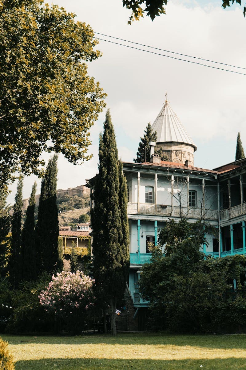 Tiflis şehir merkezi atmosferi ve yürünebilir alanlar