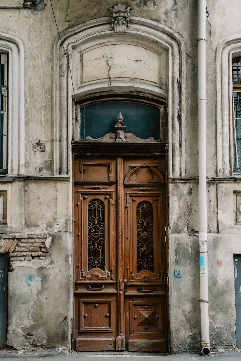 Old Tbilisi sokakları ve tarihi doku